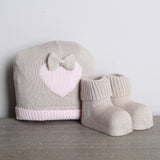 Set Cappellino+Scarpette "Isabel & Martinez"