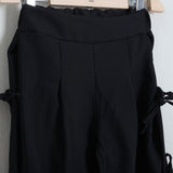 Pantalone Con Stringeti Laterali