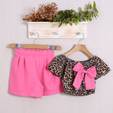 Animalier-Anzug mit Shorts 