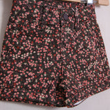 Geblümte Shorts