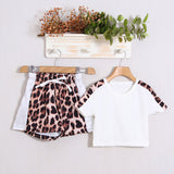 Animalier-Anzug mit Shorts 