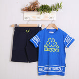Anzug mit „Kappa“-Shorts 